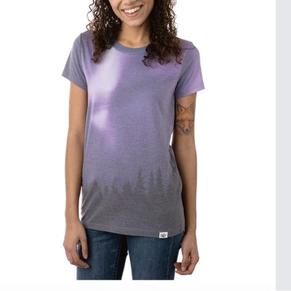EUC 10 Tree Northern Lights Tshirt